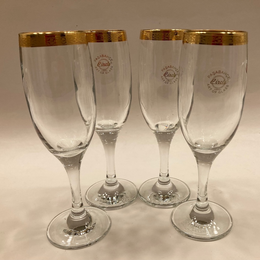 Set of 4 vintage champagne glasses